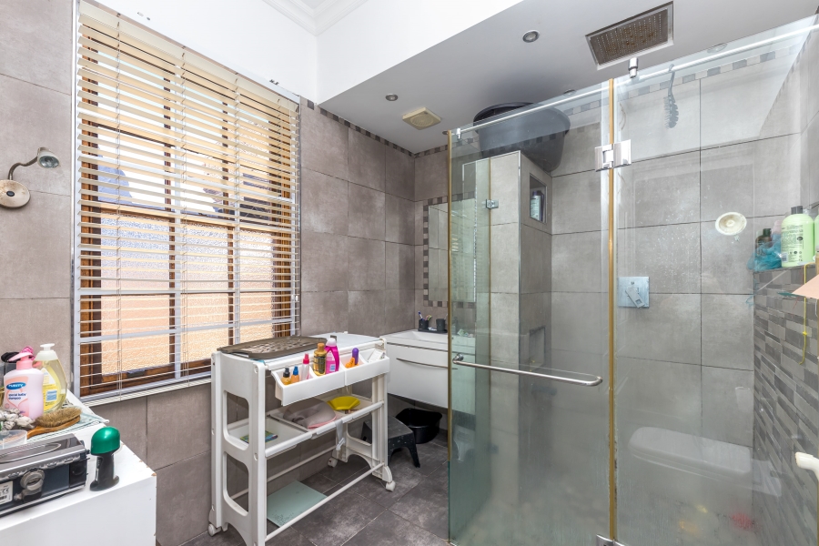8 Bedroom Property for Sale in Walmer Estate Western Cape